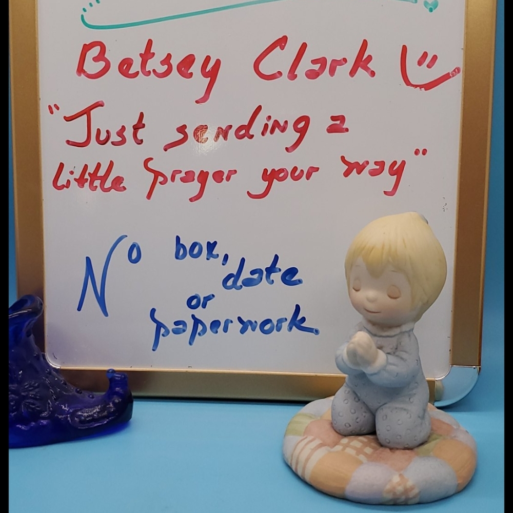 BETSEY CLARK HALLMARK figurine of child 'Just sending a little prayer your way' - Picture 3 of 8